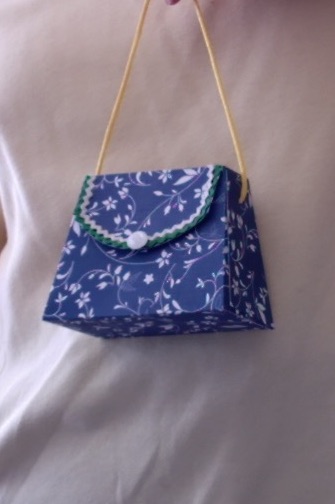 Miranda Purse Blue Floral 3.5" x 2.5" x 1.75" $10.00